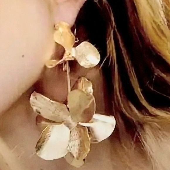 Zara Jewelry - Zara Gold Floral Earrings Yellow Gold